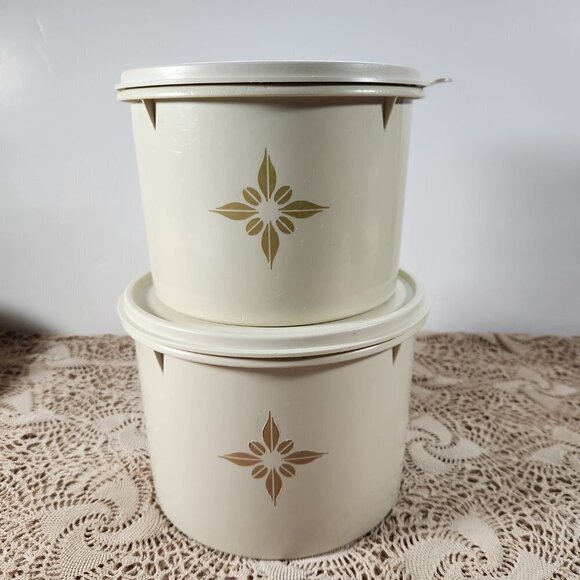 Tupperware Almond Starburst Round Storage Canister Container Set of 2 Vintage - Picture 2 of 11
